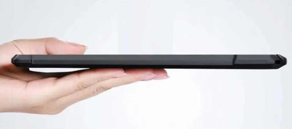 Protection Motorola Moto E13 SPACECASE Noir - Idéal Usage Quotidien