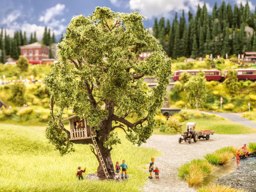 Créez un Décor Vivant avec l'Arbre avec Cabane NOCH 21765 Spécial H0