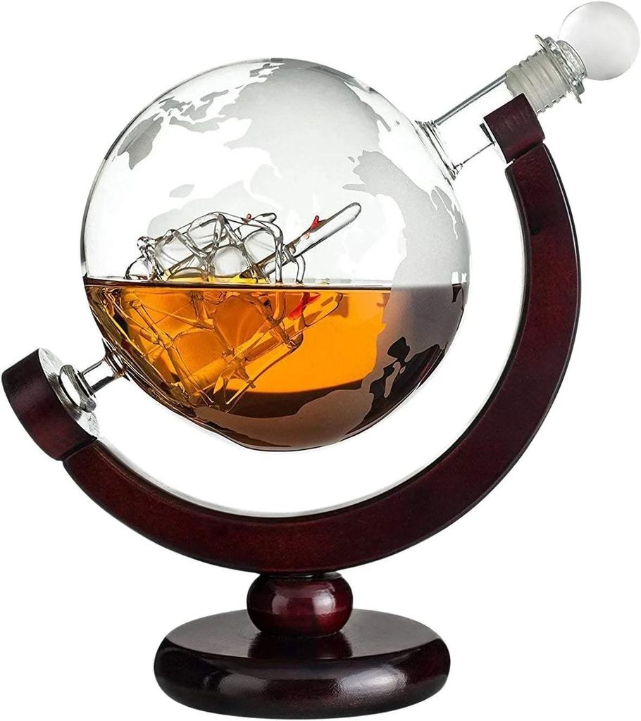 Whisky Karaffe Globus 850 ml mit Schiff und Holzständer Premium Dekanter Geschenkidee für Bar und Wohnzimmer
