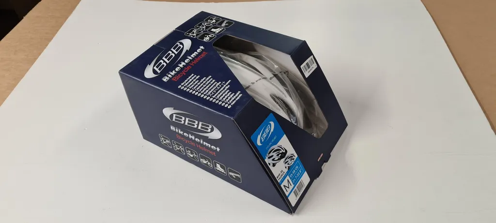 Casque Vélo BBB Taurus BHE-26 In-Mold Aéré et Réglable Blanc Argent M