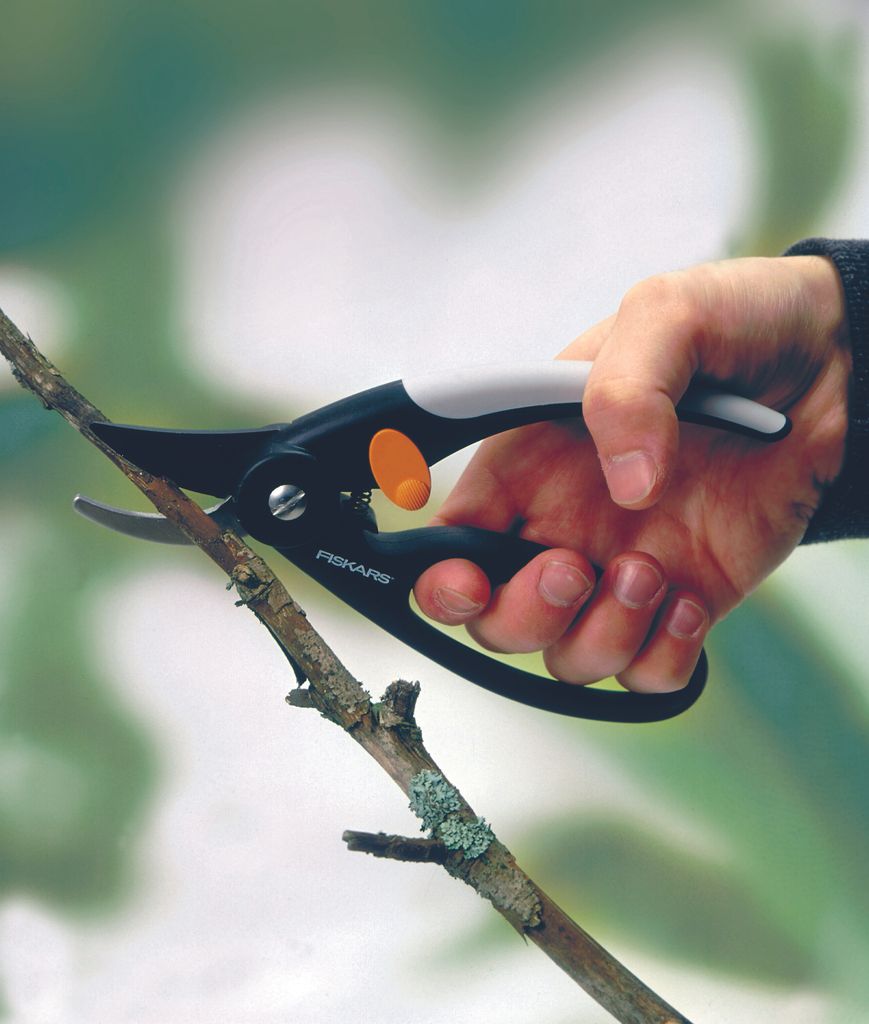 Fiskars Bypass-Gartenschere "Elegance" P44