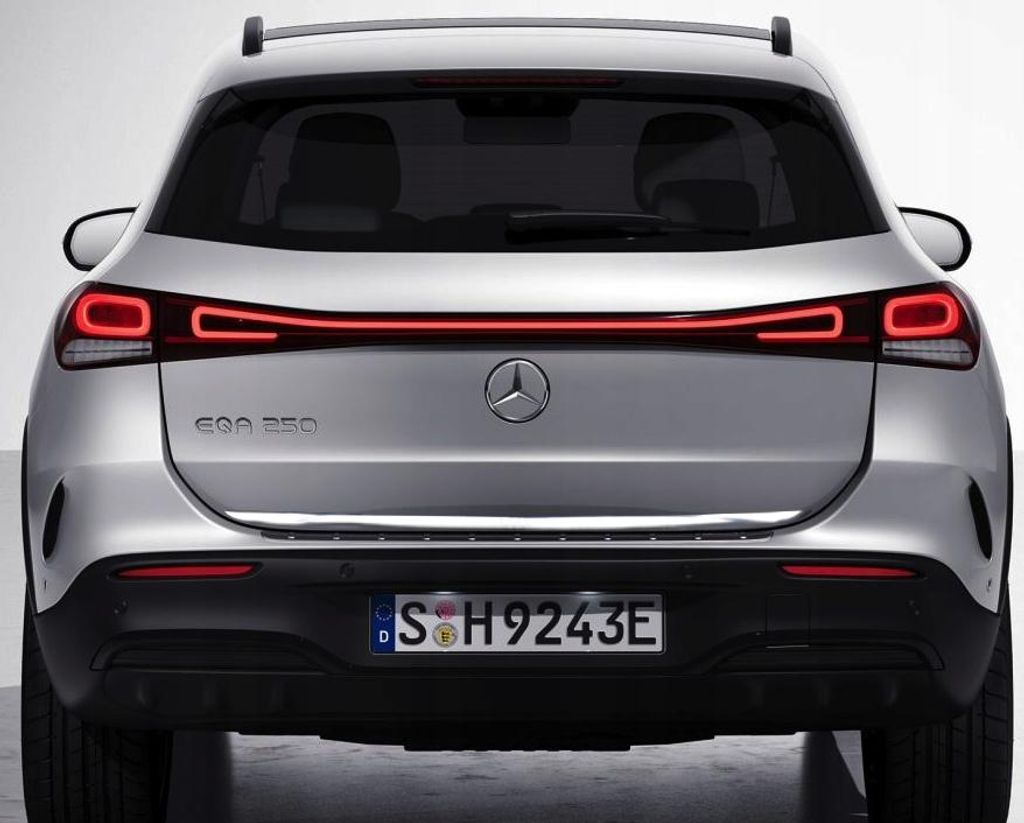 Mercedes EQA 2021+ CHROM-Heckklappenverkleidung Produktbild 