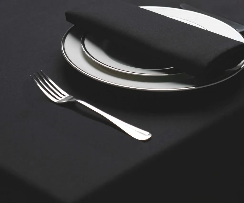 Nappe de réception noire 178 x 366 cm Amalfi pour grandes tables de fête