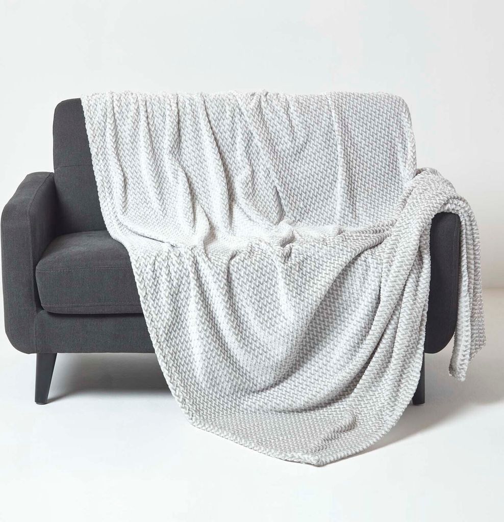 HOMESCAPES Samt-Jacquard-Decke Mora - Tagesdecke grau, 130 x 160 cm