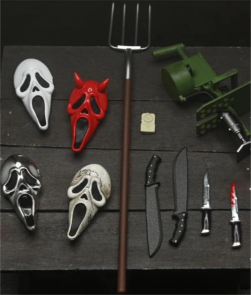 Ghost Face Ultimate Inferno Figurine 18cm avec Accessoires de Cinéma