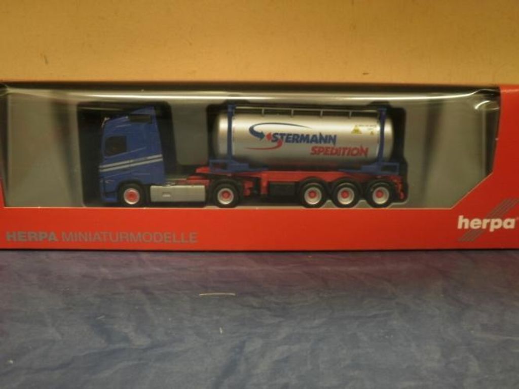 Herpa LKW Volvo FH4 Glob/Aerop. XL Tank-Cont-SZ Stermann 304269