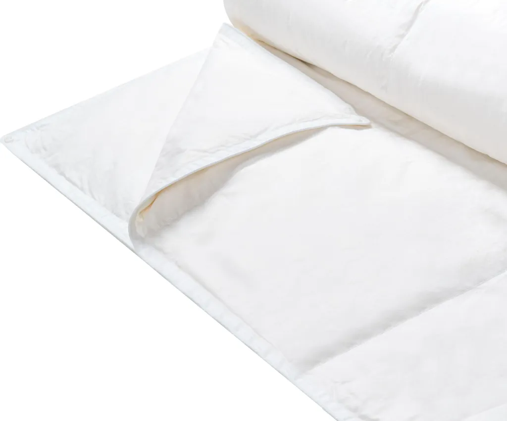 Couette plumes de canard 200x200 respirante et silencieuse Beliani