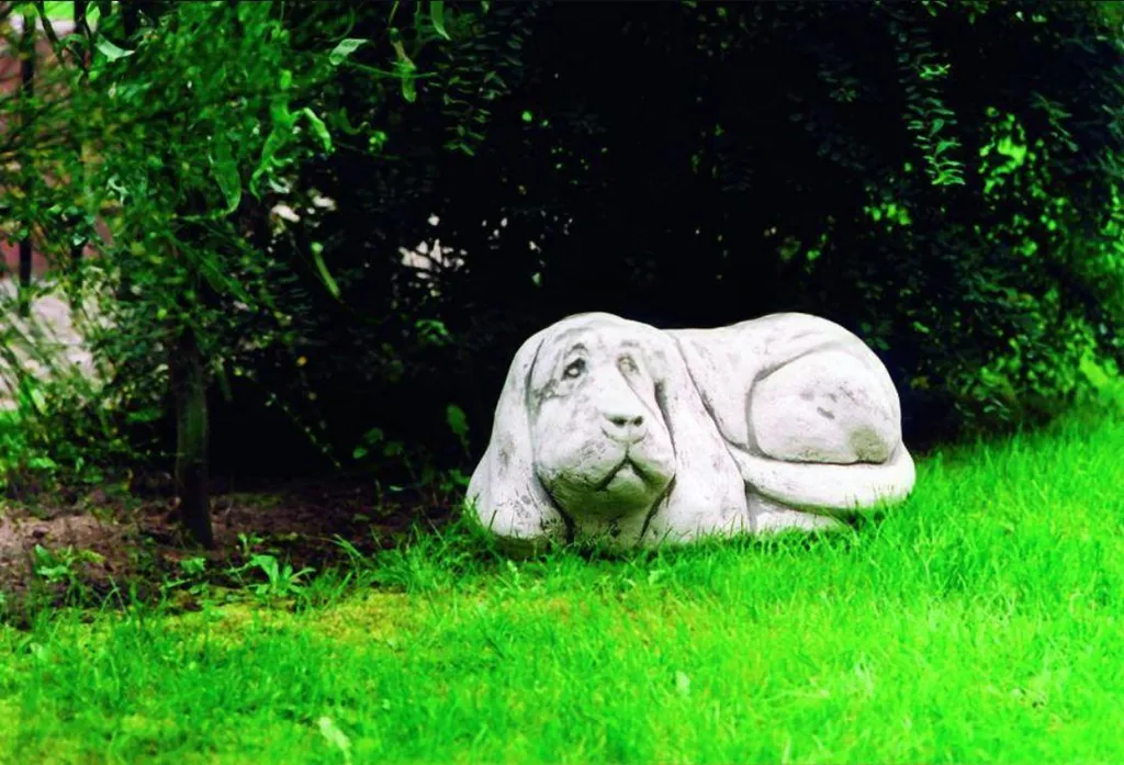 Chien Statues Designer 227 - Déco Extérieur Résistante et Design Épuré