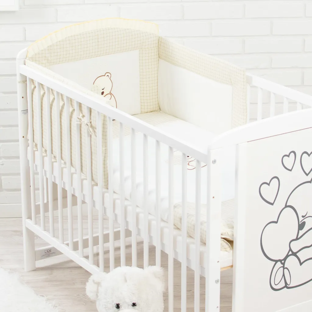 Aménager le lit bébé 60x120 : parure 10 pièces coton beige brodé et voile