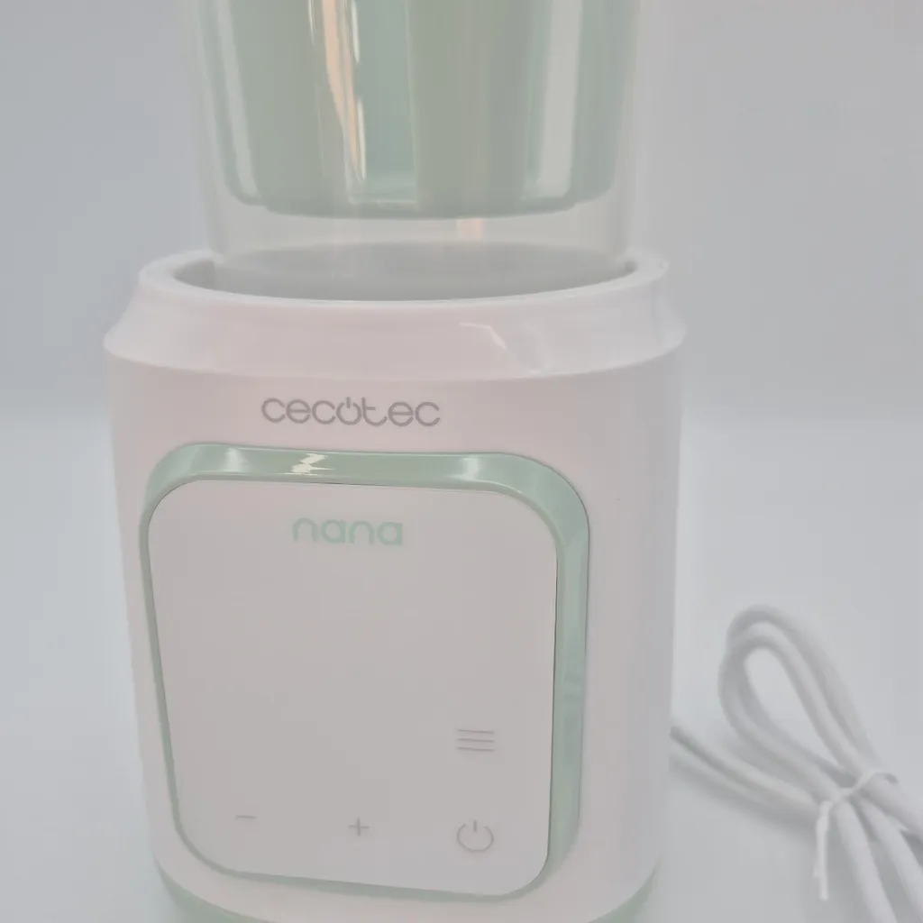 Cecotec 01905 Mini Ventilateur Portable Rechargeable Vert et Blanc