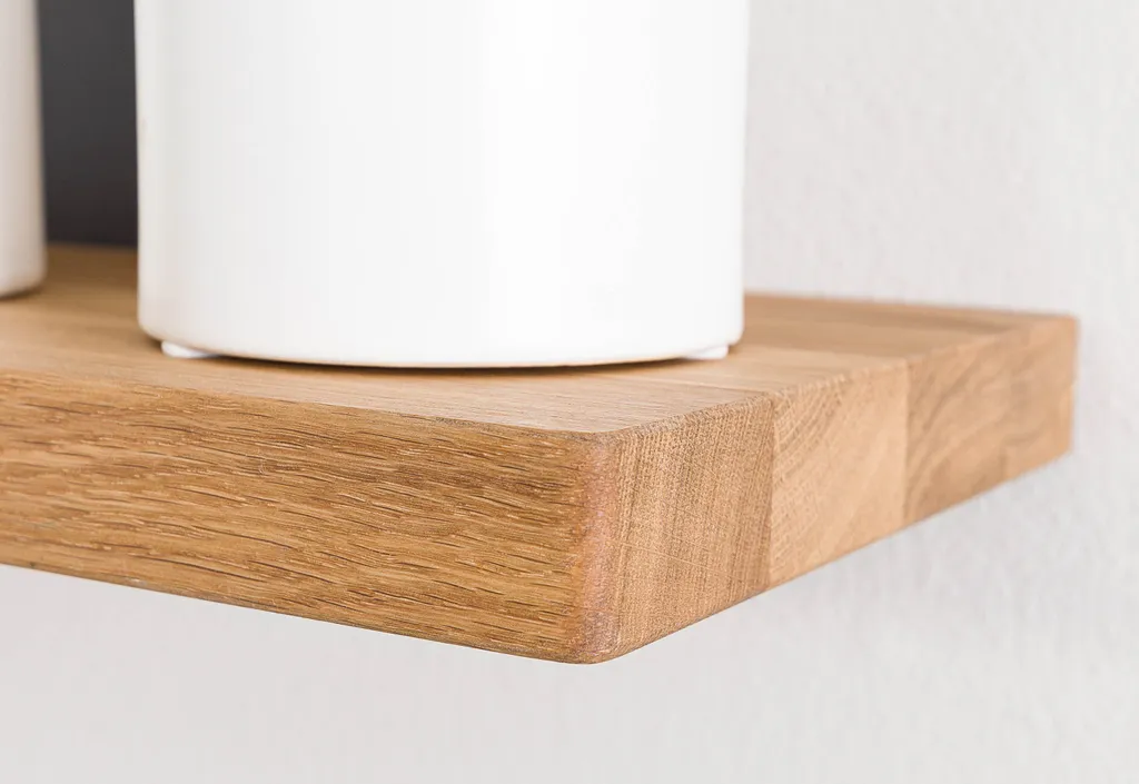 Étagère murale robuste chêne sauvage : solution rangement bois massif