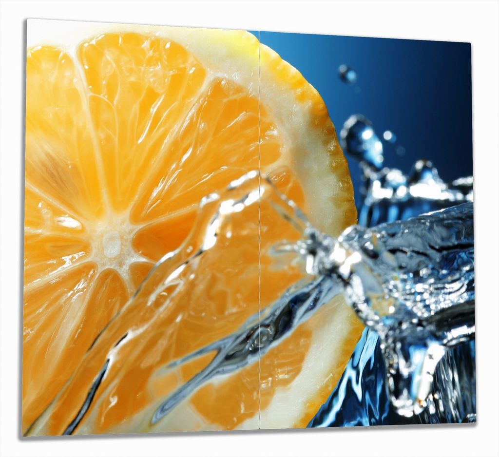 Wallario Herdabdeckplatte aus Glas, Größe 60 x 52 cm 2-teilig, Motiv Orange in spritzigem Wasser vor blauem Hintergrund