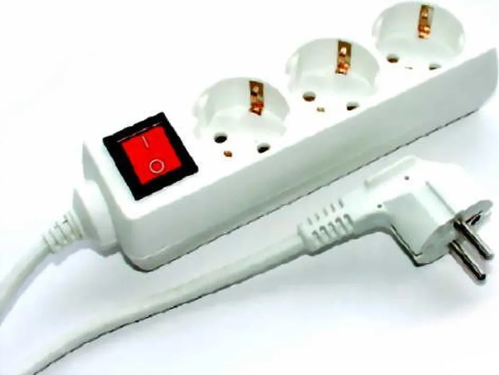 Rallonge électrique e+p E 47 avec 3 prises AC et câble 1.5m blanc