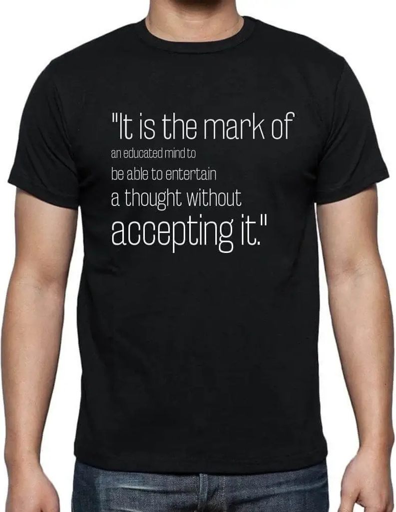 Herren Grafik T-Shirt Ein gebildeter Geist zeichnet sich dadurch aus dass er in der Lage ist einen Gedanken zu erwägen ohne ihn zu akzeptieren –...