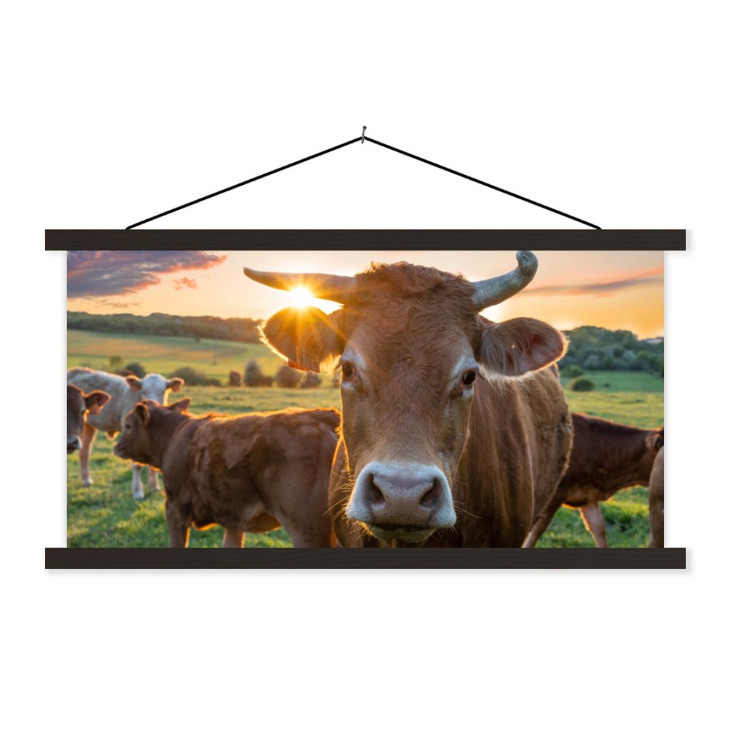 MuchoWow Textilposter Kühe - Sonne - Wiese - Landleben 90x45 cm mit schwarzem Rahmen - Klemmleisten