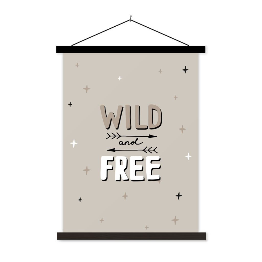 MuchoWow Textilposter Zitate - Sprichwörter - Wild und frei - Kinder - Baby - Jungen - Mädchen 120x160 cm mit schwarzem Rahmen - Magnetischer