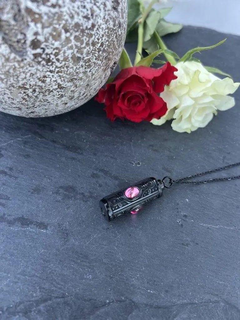 Collier Cendrier de Deuil Magic Pink : Gardez vos Souvenirs sur Vous - 7