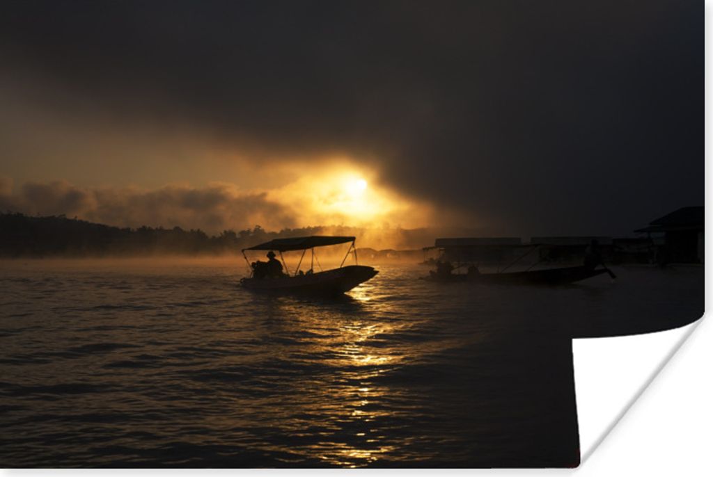 MuchoWow Poster Boot mit Nebel im Sonnenuntergang 30x20 cm - Plakate - Print