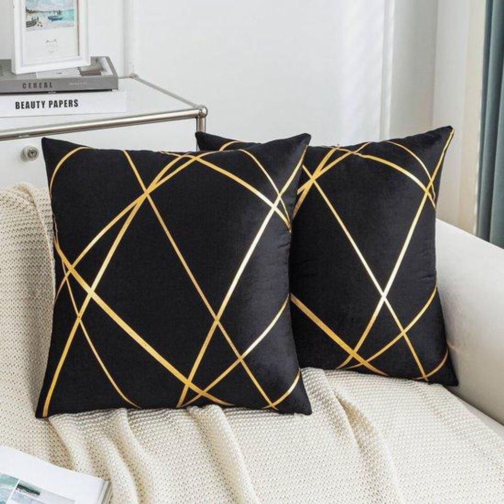 Unyqoos Set mit 2 modernen, samtigen Kissenbezügen in Gold mit geometrischem Muster, 40x40 cm