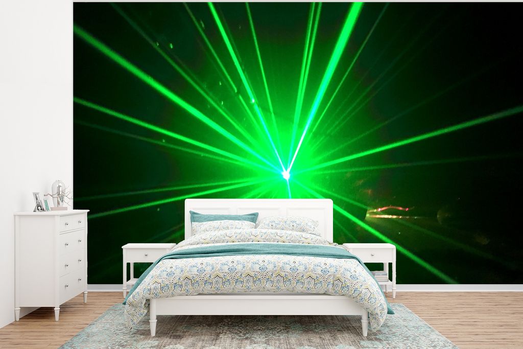 MuchoWow Fototapete für Wohnzimmer oder Schlafzimmer Wandtapete Vinyl Motivtapete Grünes Glühen eines Laserlichts - 320x240 cm - Tapeten
