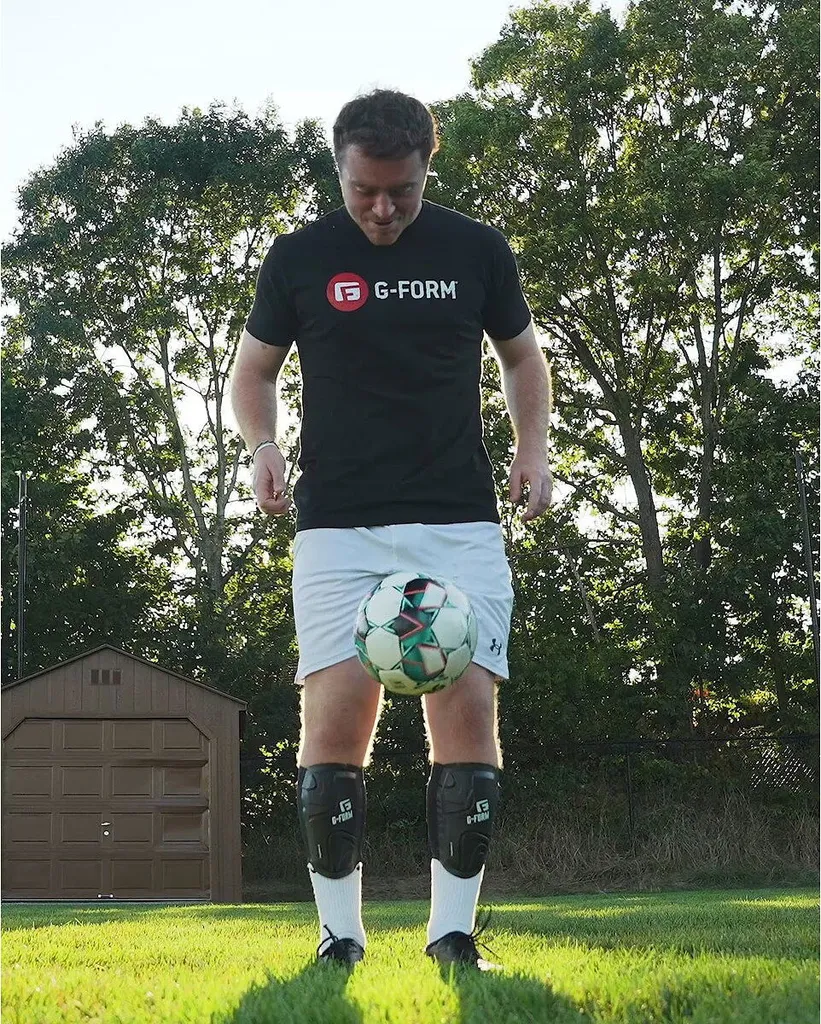 Protège-tibias G-Form Volt noir taille S pour football