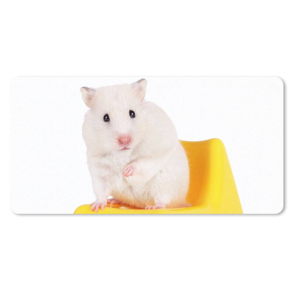 MuchoWow Mauspad Mousepad Weißer Hamster auf einem gelben Stuhl 60x30 cm - Mousepads - Maus Mat - Pad - Mausunterlage - Nachhaltig