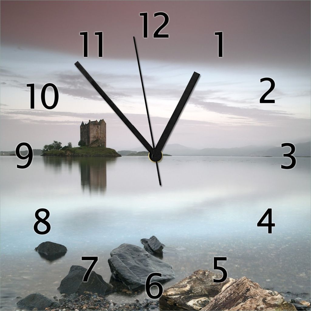Wallario Design Wanduhr Schloss in Schottland aus Echtglas, Größe 30 x 30 cm