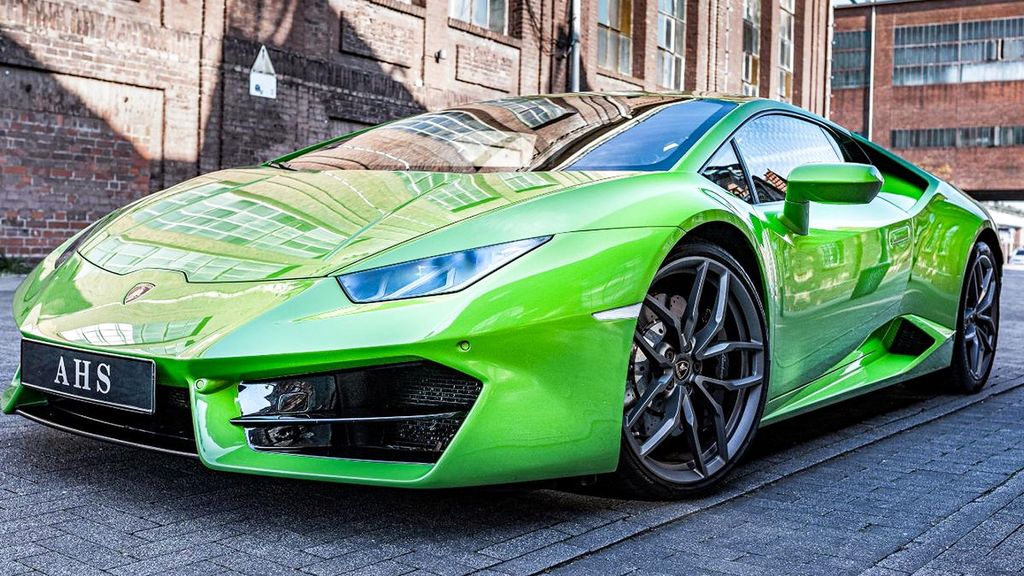Jochen Schweizer Lamborghini selber fahren; Erlebnis verschenken oder selbst erleben; Gutschein gültig für 1 Person Zuschauer möglich ()