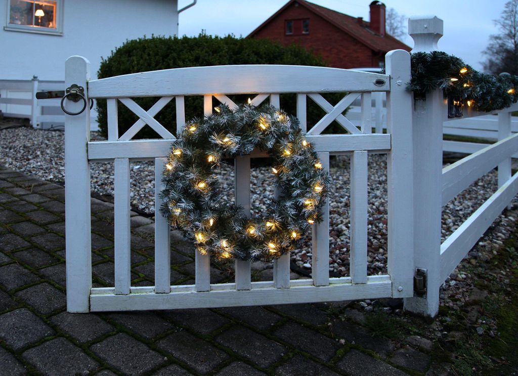 Best Season LED-Tannenkranz mit Schneedekor, beleuchtet Produktbild 