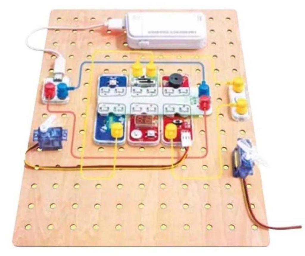 Hape Circuit Explorer Pro   Kinder  One Size Produktbild 