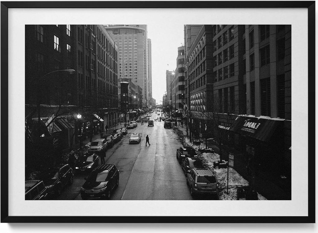 Schwarz-weiße Straßen von Chicago– Wandbild mit Rahmen – Produktbild 