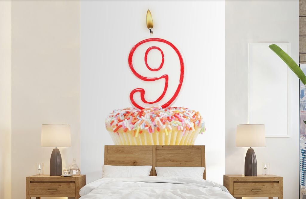 MuchoWow Fototapete für Wohnzimmer oder Schlafzimmer Wandtapete Vinyl Motivtapete Nummer 9 auf einem Muffin - 140x220 cm - Fototapeten