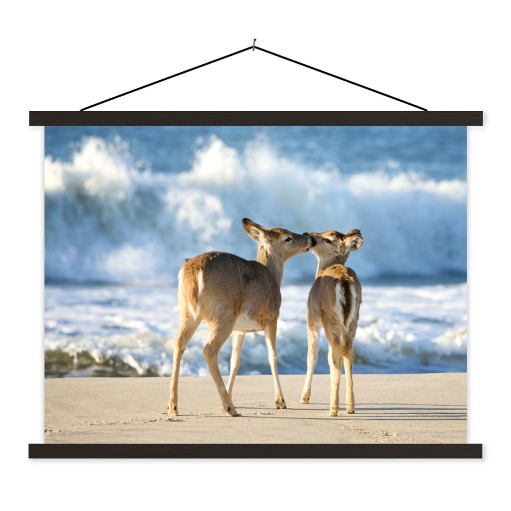 MuchoWow Textilposter Hirsche - Meer - Wasser - Sand 60x45 cm mit schwarzem Rahmen - Poster Schlafzimmer