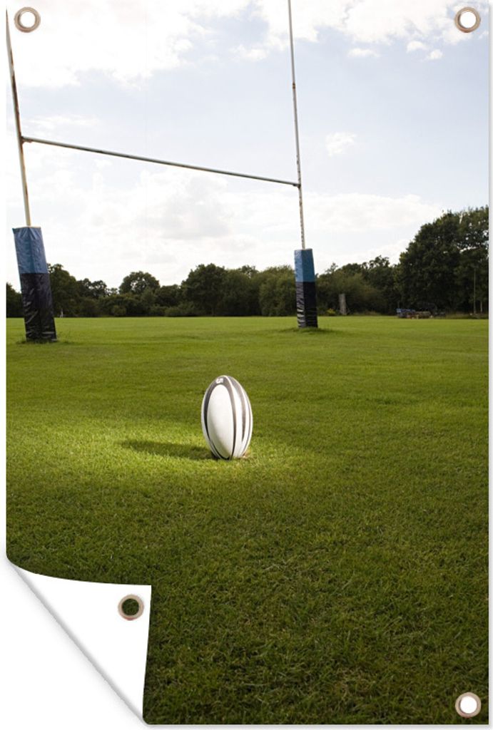 MuchoWow 80x120 cm Outdoor-Poster Gartendeko Sichtschutz Garten Poster für den Garten Ein beleuchteter Rugbyball auf einem Rasenplatz