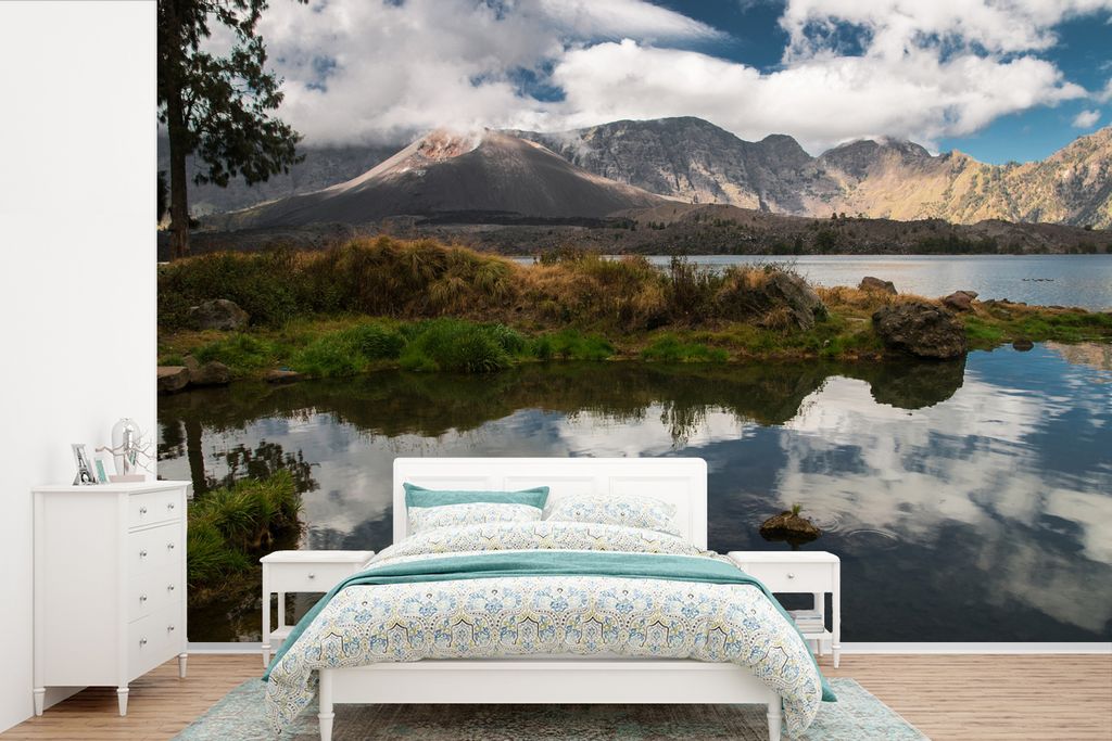MuchoWow Fototapete für Wohnzimmer oder Schlafzimmer Wandtapete Vinyl Motivtapete Spiegelung des Himmels im Segara-See im Gunung Rinjani-Nationa...