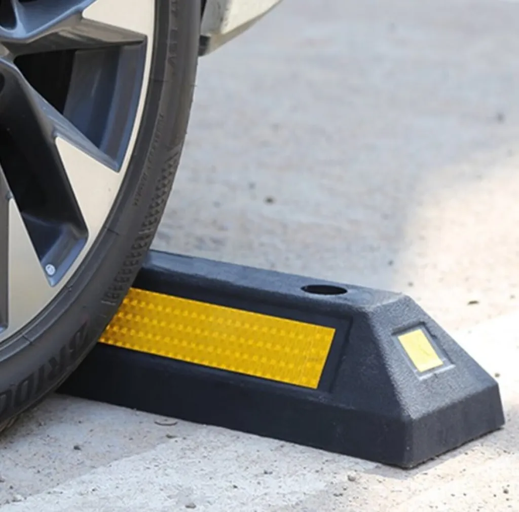 6 x barriera in gomma per parcheggi - 53,5 x 13 x 8,9 cm ferma ruota per parcheggi e garage - distanziatore - ausilio al parcheggio soglia di parcheggio ausilio al parcheggio - tappo per garage con catarifrangente - 8
