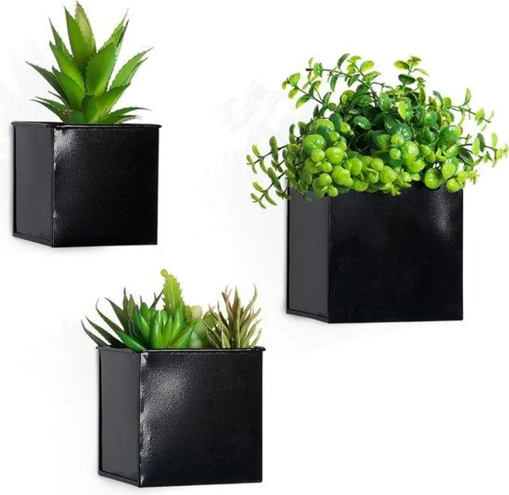 Gagnez de la place au sol avec ces 3 suspensions fleurs mur et jardin
