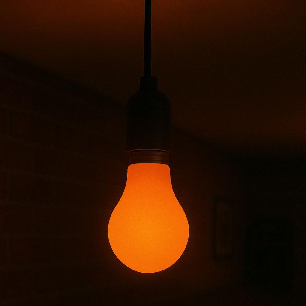 LED Leuchtmittel Birnenform 3W = 25W E27 ORANGE Innen- & Produktbild 