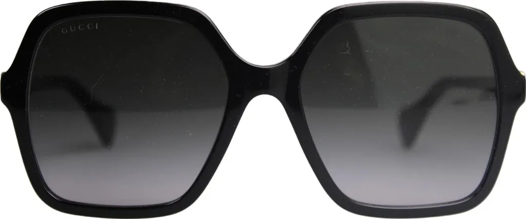 Lunettes de soleil Gucci GG1072S 001 : Style et protection en terrasse