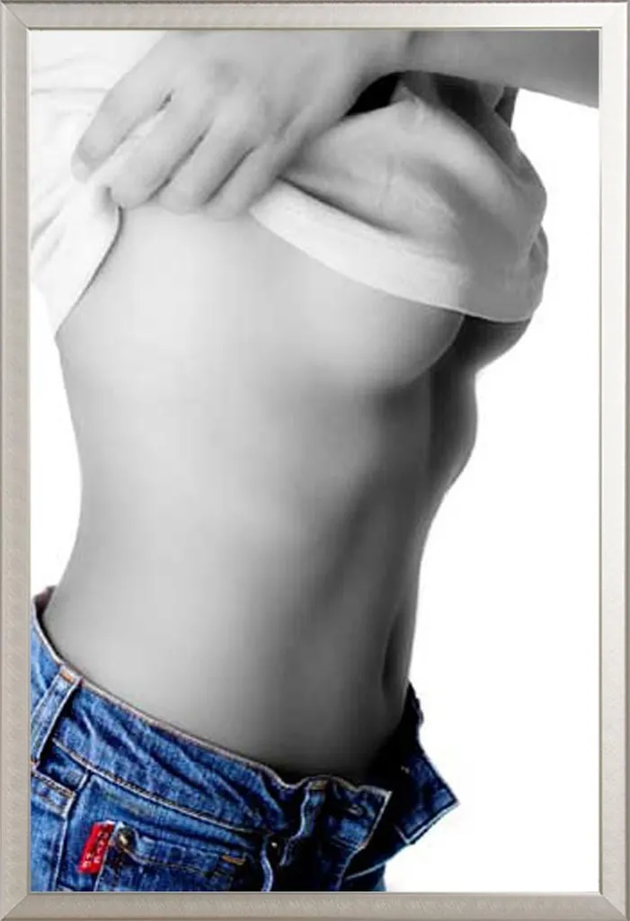 Tableau mural Girls Blue Jeans Girl sous cadre aluminium argenté 61x91