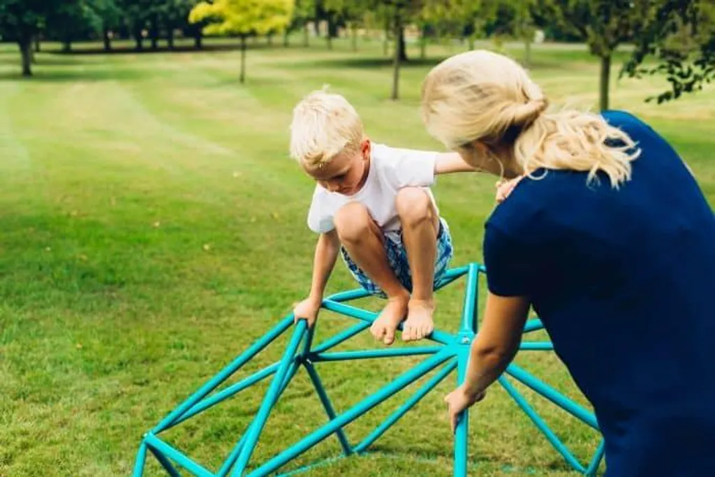 Petit dôme à grimper pour enfants - Structure de jeu de jardin robuste - 4