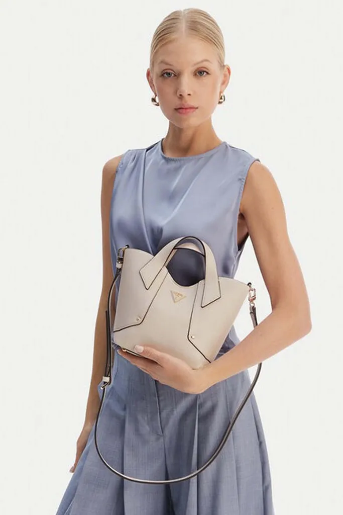 Sac Guess Darcy Mini Tote Beige Grainé - Finition Or et Format Idéal
