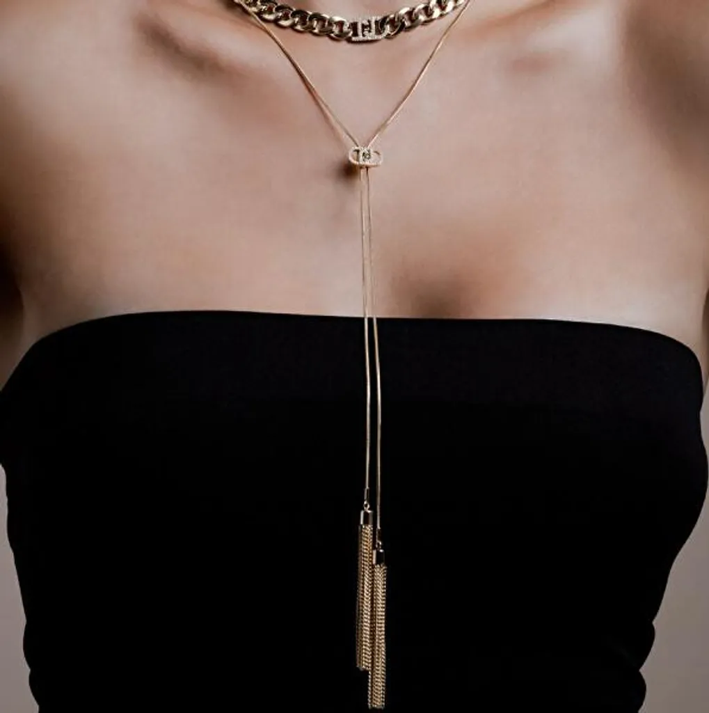 Collier long doré hypoallergénique en acier : ne noircit pas la peau