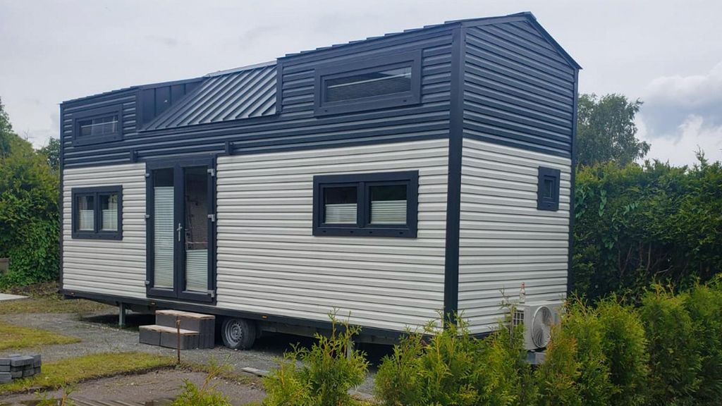 Jochen Schweizer Tiny House Südbrookmerland für 2 (1 Nacht); Erlebnis verschenken oder selbst erleben; Gutschein gültig für 2 Personen Bis zu ...