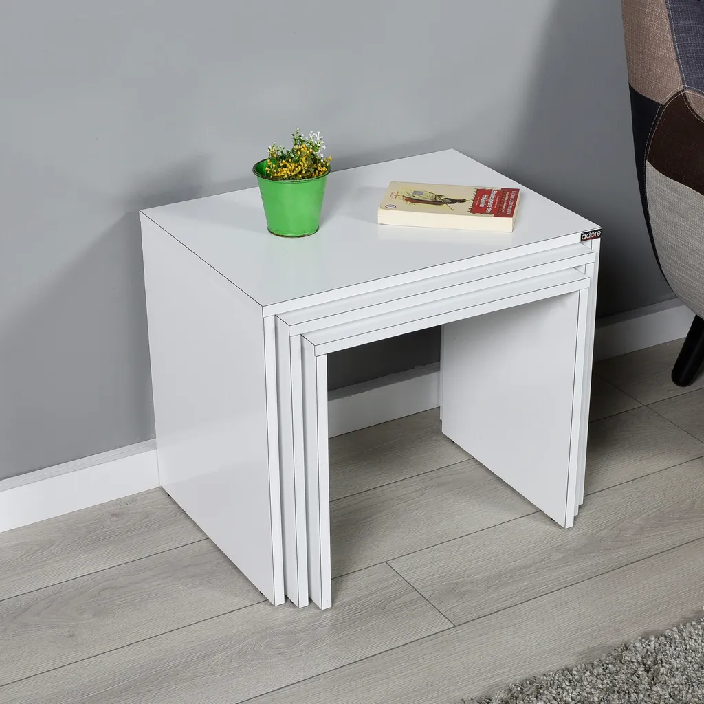 Table basse blanche rectangulaire Skye Decor pour petit salon moderne