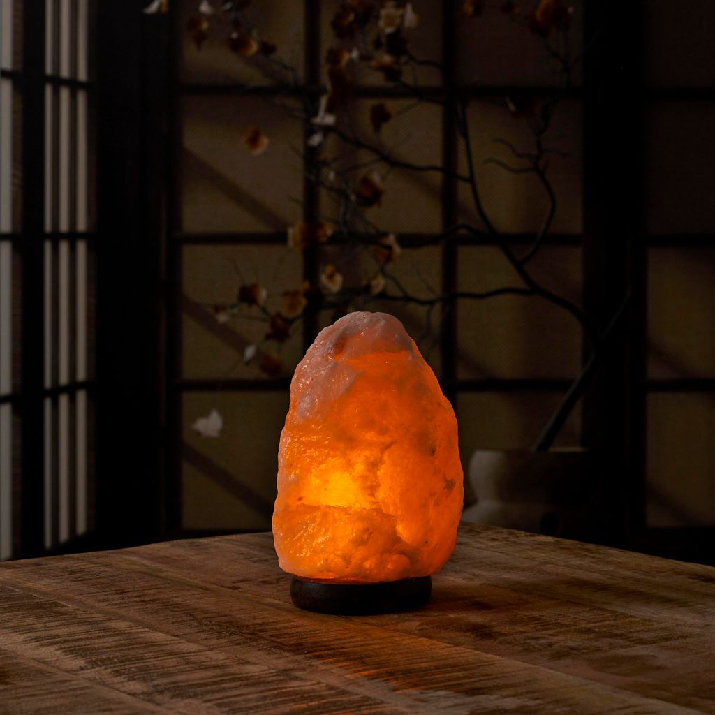 Salzlampe mit Holzsockel
