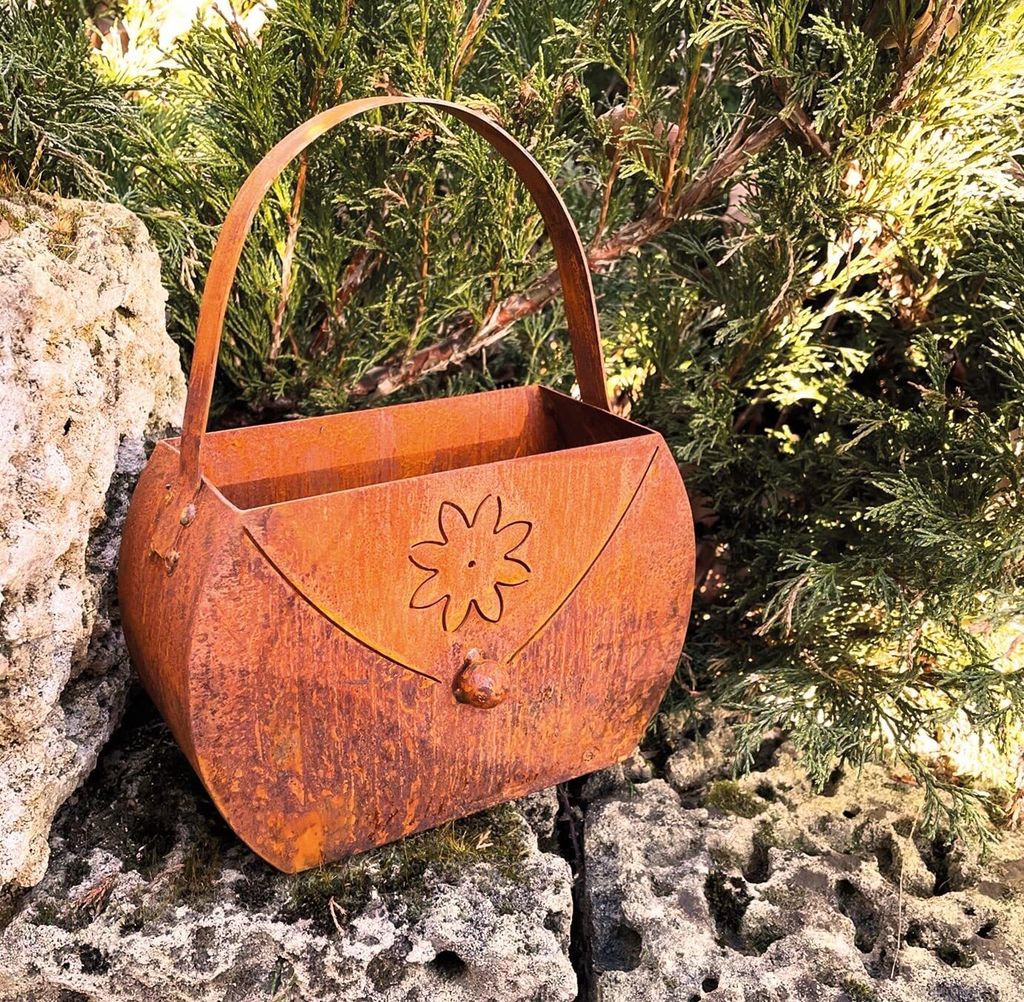 Edelrost Kleine Handtasche mit Blume 22x17cm Tasche zum Bepflanzen Rost Pflanztasche Blumentopf Windlicht Edelrost Gartendeko