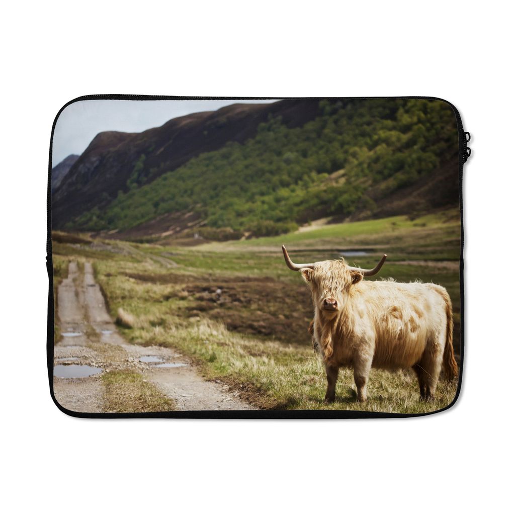 MuchoWow Laptop Hülle 17 Zoll Laptoptasche Schottische Highlander - Pfad - Wald - Zipper - Schutzabdeckung