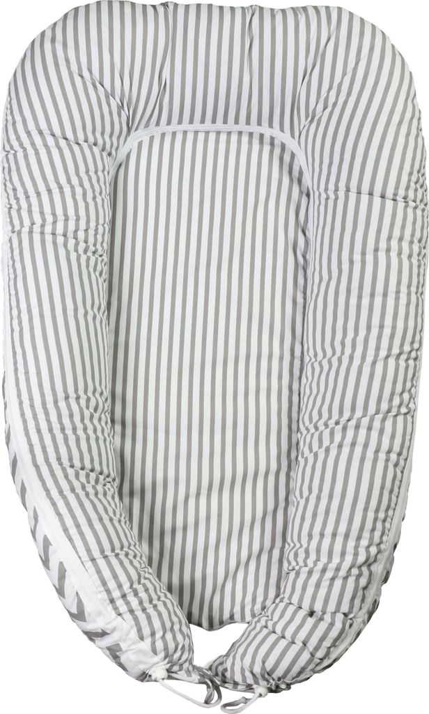 Puckdaddy Babynest Svea 105x60cm mit Chevron Muster in Grau mit Reißverschluss