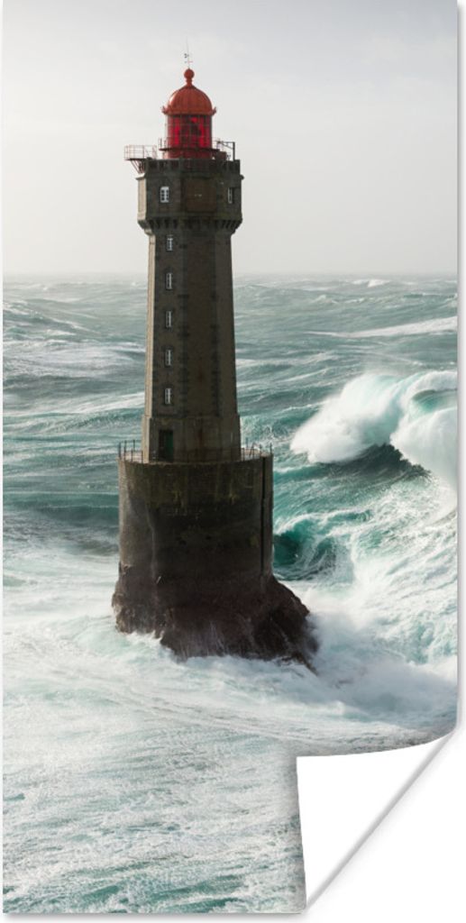 MuchoWow Poster Eine Welle hinter dem Leuchtturm von La Jument in Frankreich 75x150 cm - Dekoration für die Wände